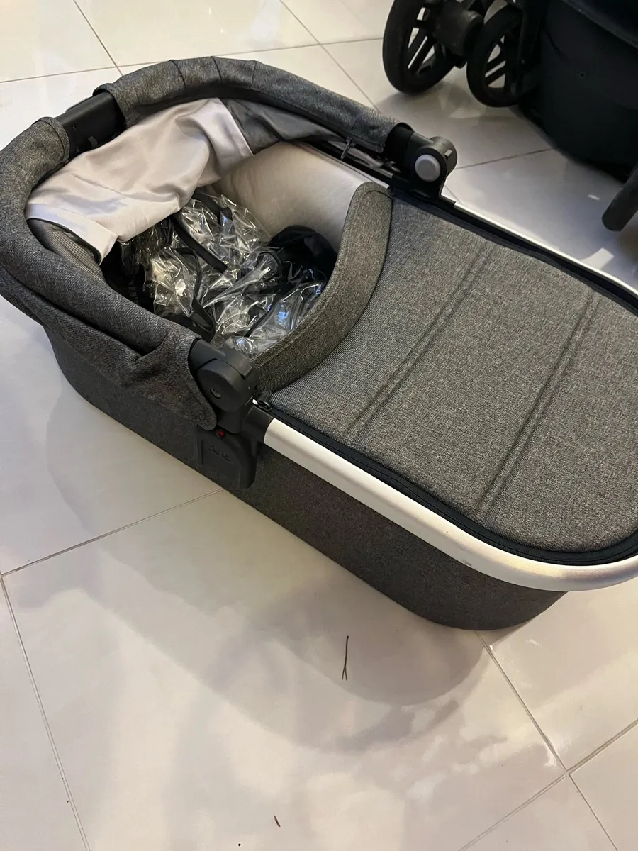 UPPABABY Vista V2 Pram - Image 2