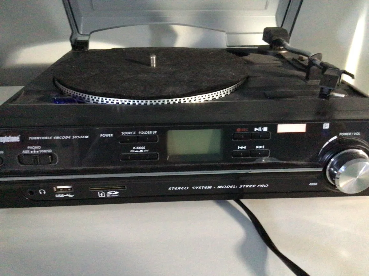 Stereo Record Player - Image 1