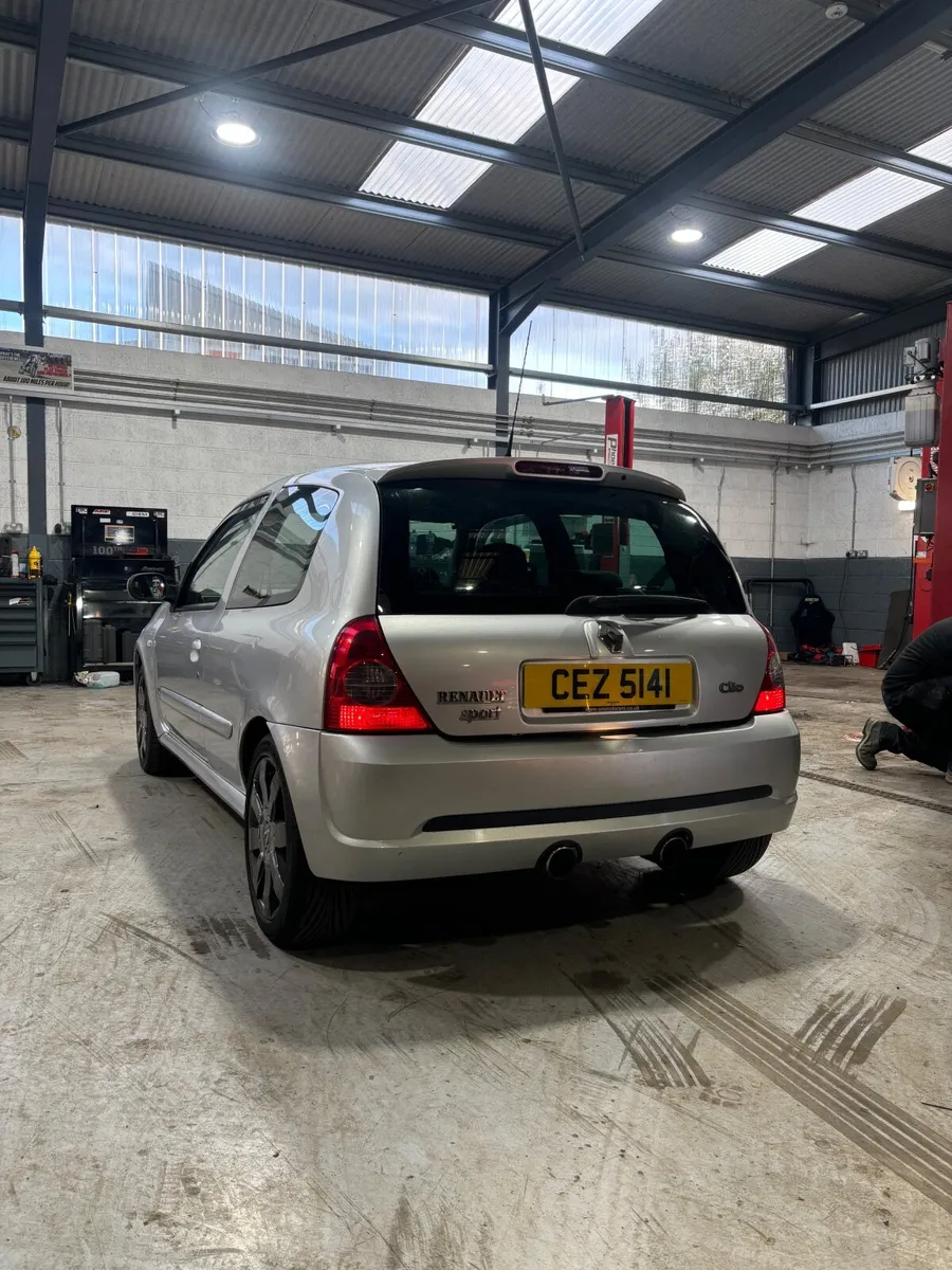 Renault Clio 2004 - Image 2