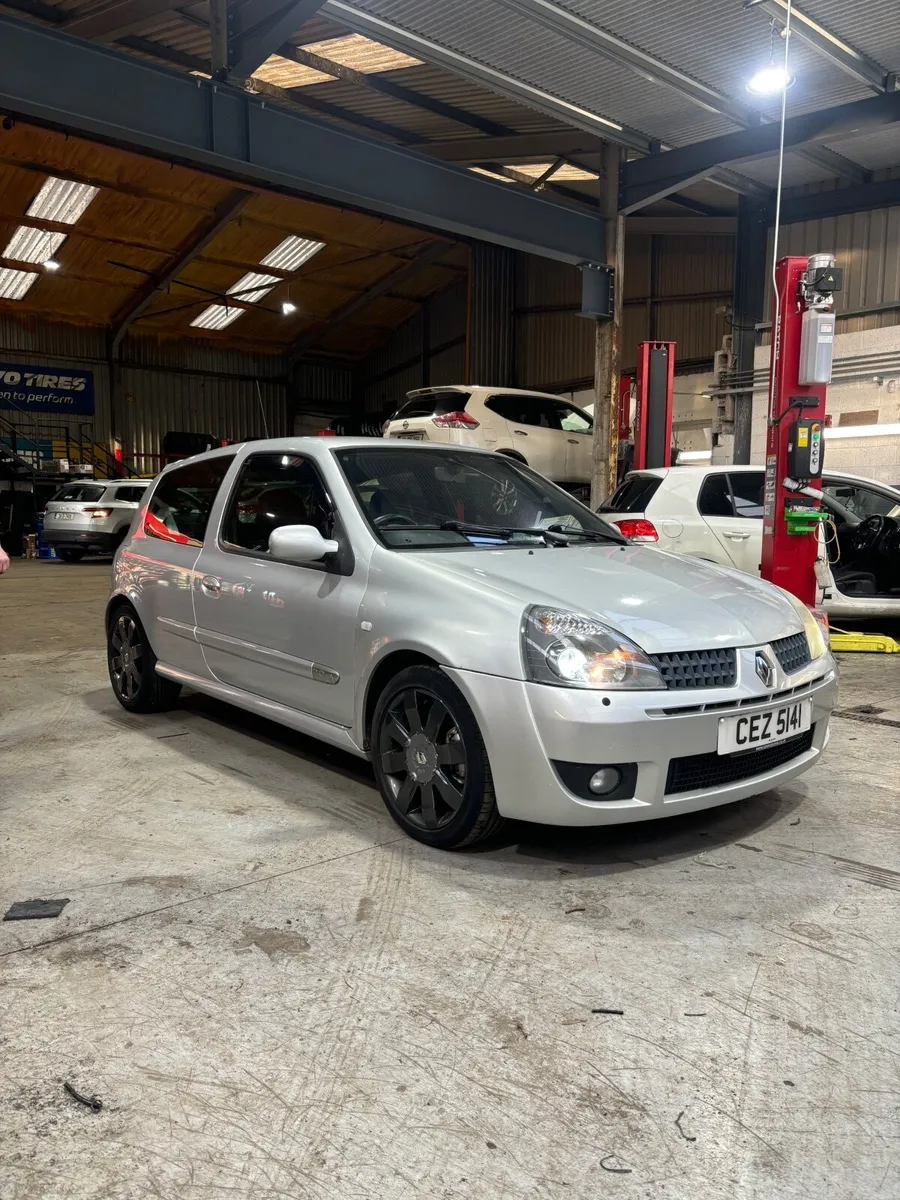 Renault Clio 2004 - Image 1