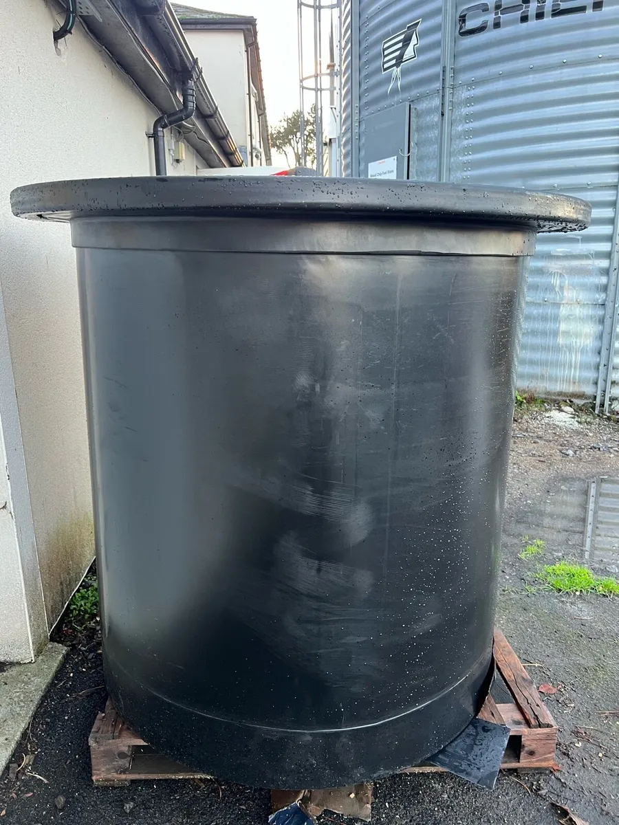 Water tank/chemical holding tank 1200L - Image 2