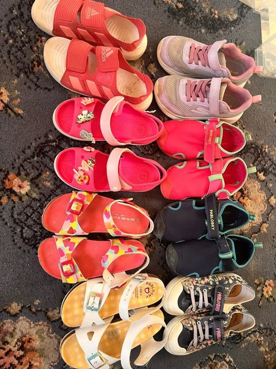 Sandels, runners and water shoes - Image 1