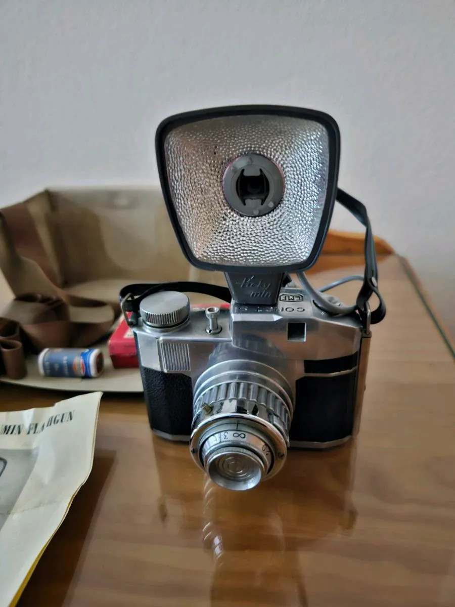 Vintage Comet S Camera with Flash - Image 4