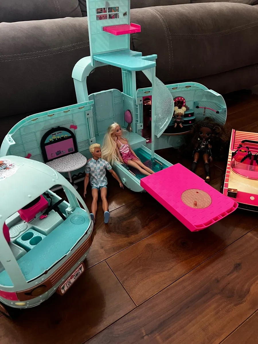 LOL Doll campervan and car set with dolls - Image 1