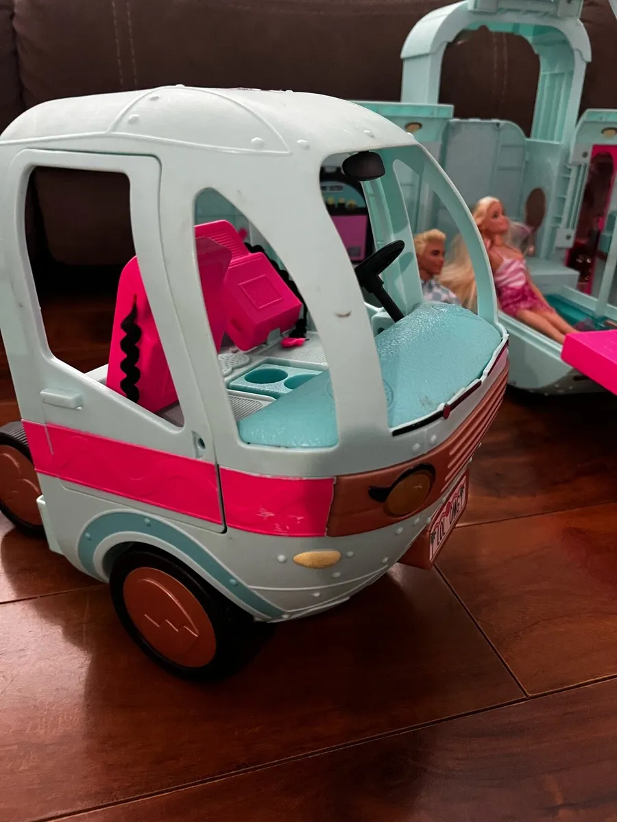 LOL Doll campervan and car set with dolls - Image 3