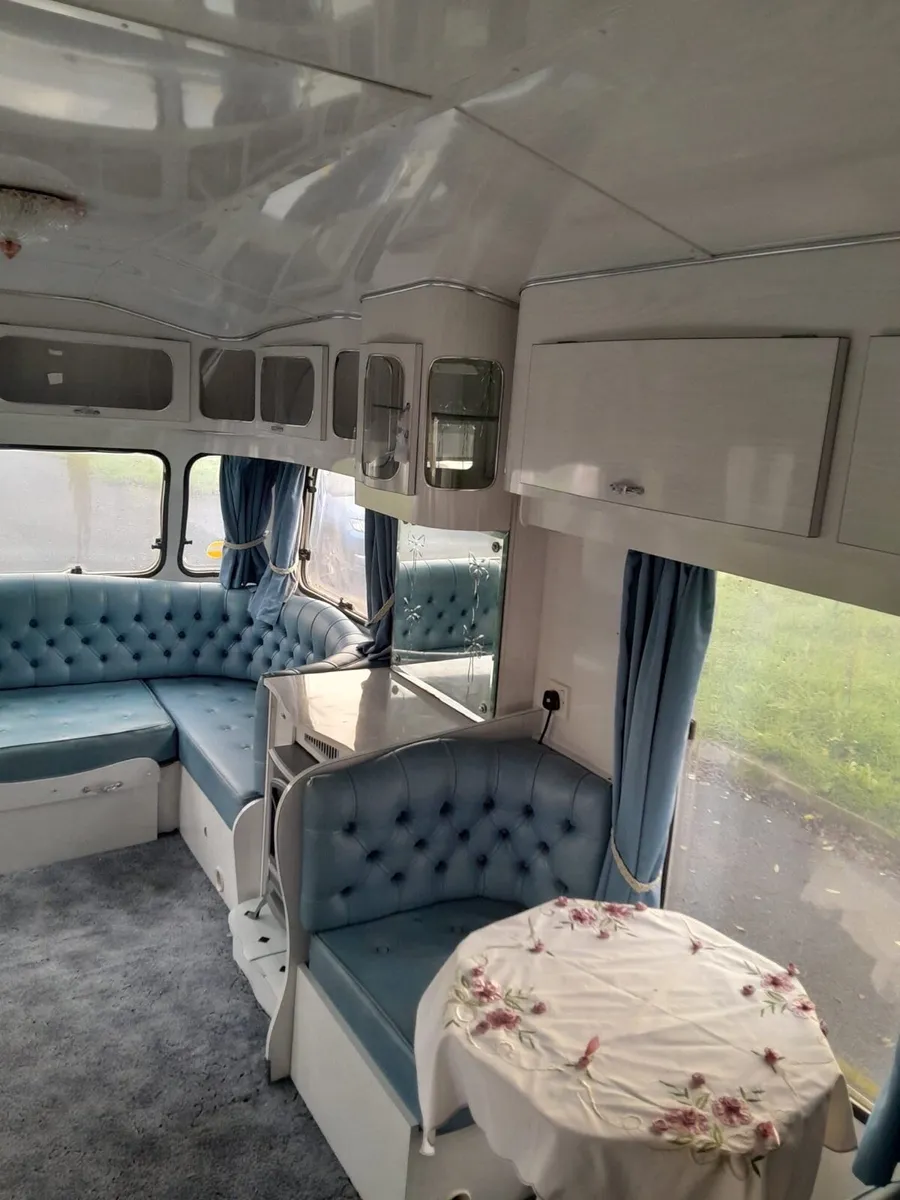 Caravan - Image 2