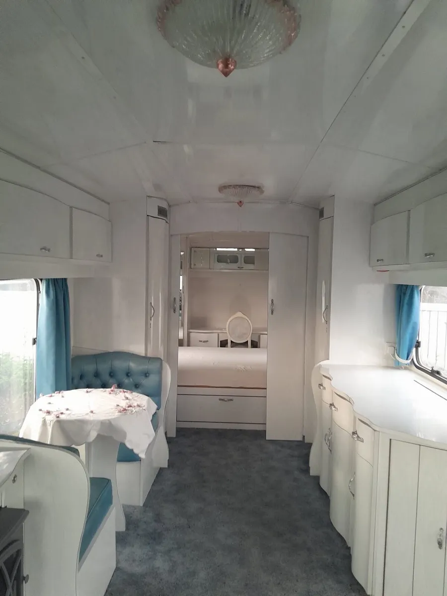 Caravan - Image 3