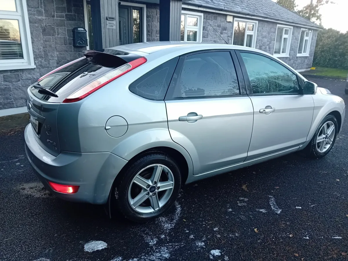 Ford Focus 2009 - Image 2