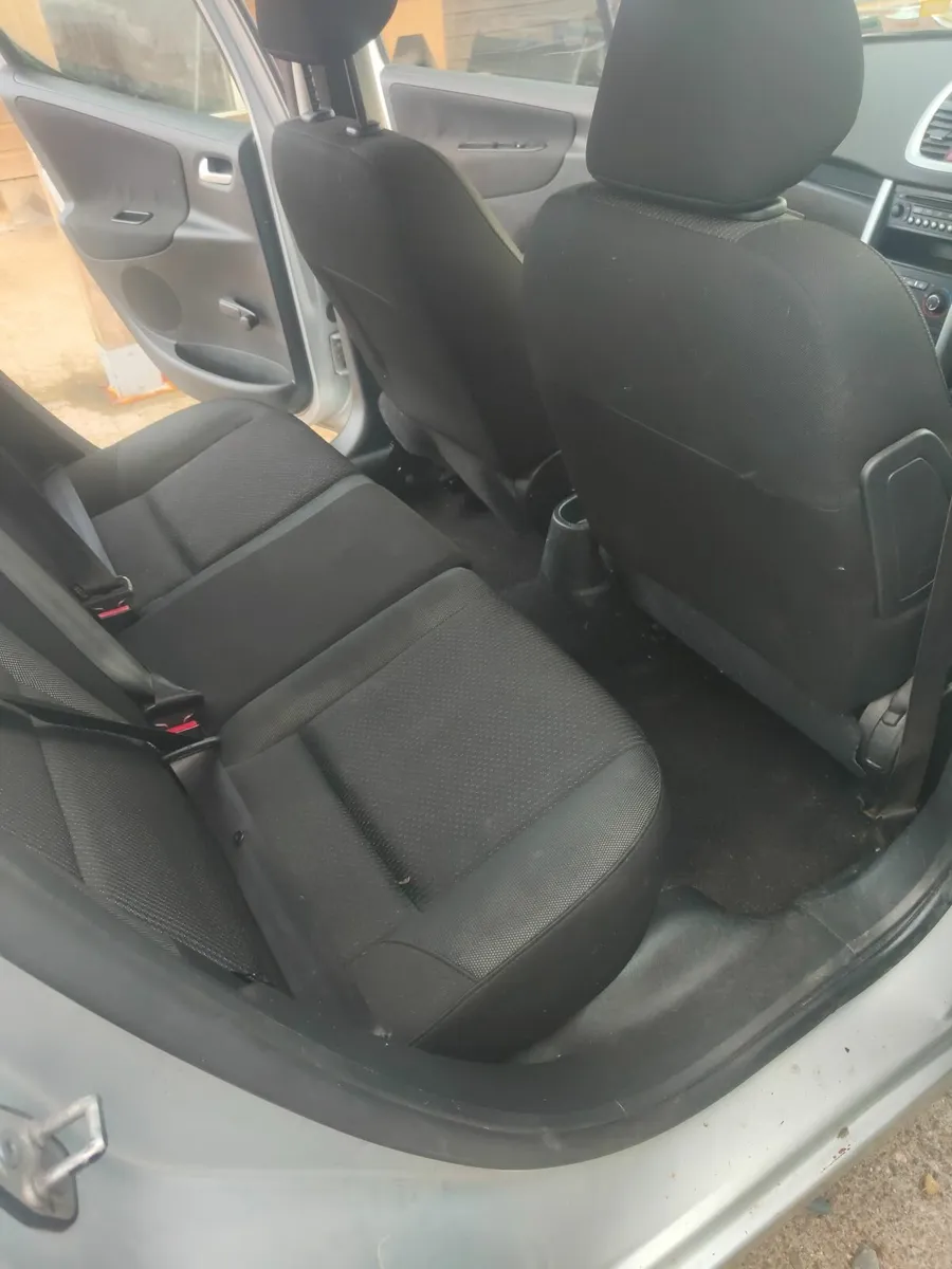 Peugeot 207 2011 - Image 2