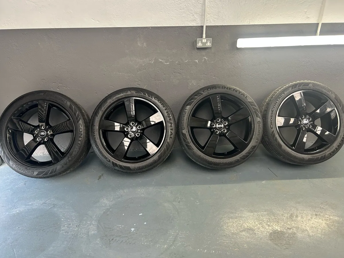 22” GENUINE LAND ROVER DEFENDER ALLOYS & TYRES - Image 2