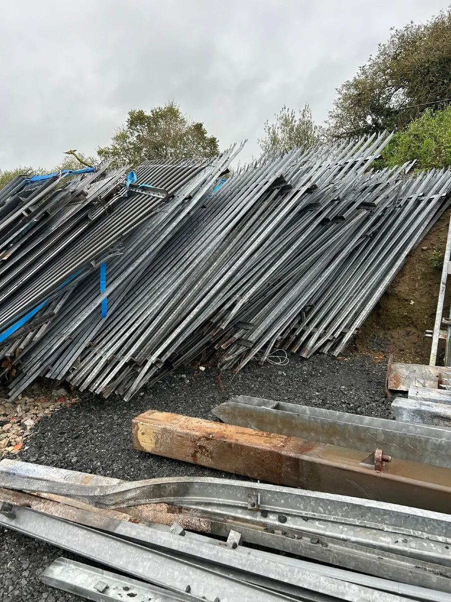Palisade Fencing - Image 1