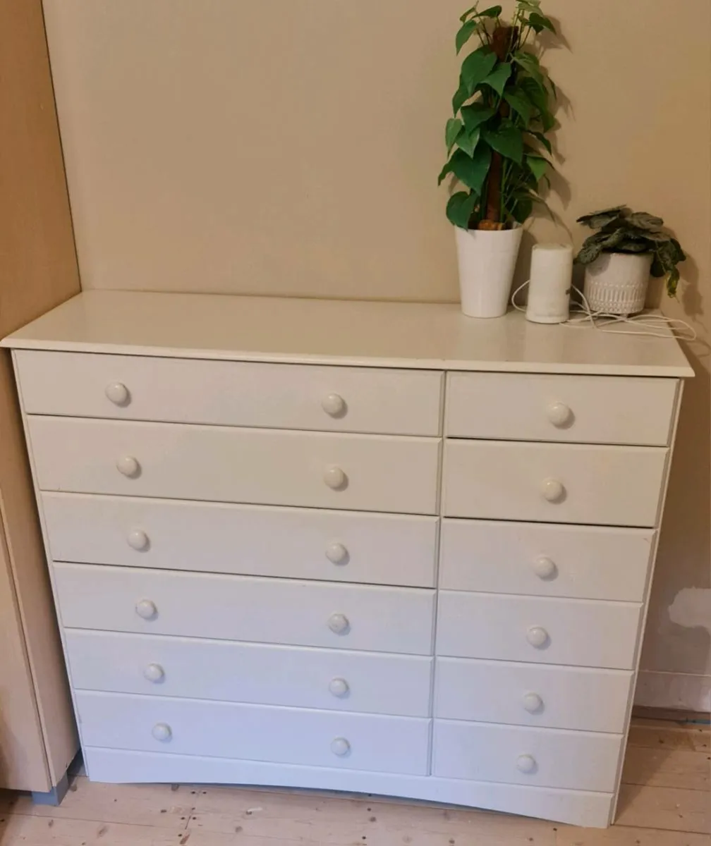Chest of drawers - Image 1