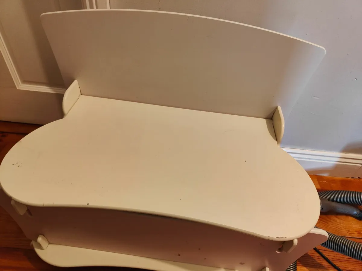 Girls bedroom furniture - Image 1