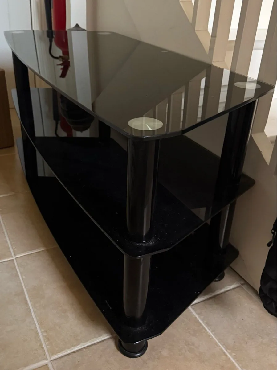 Glass TV stand - Image 1
