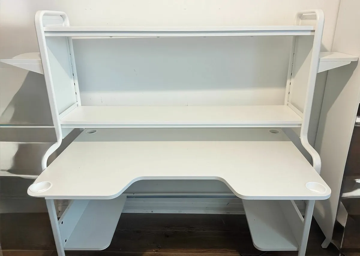 gaming desk - Image 1