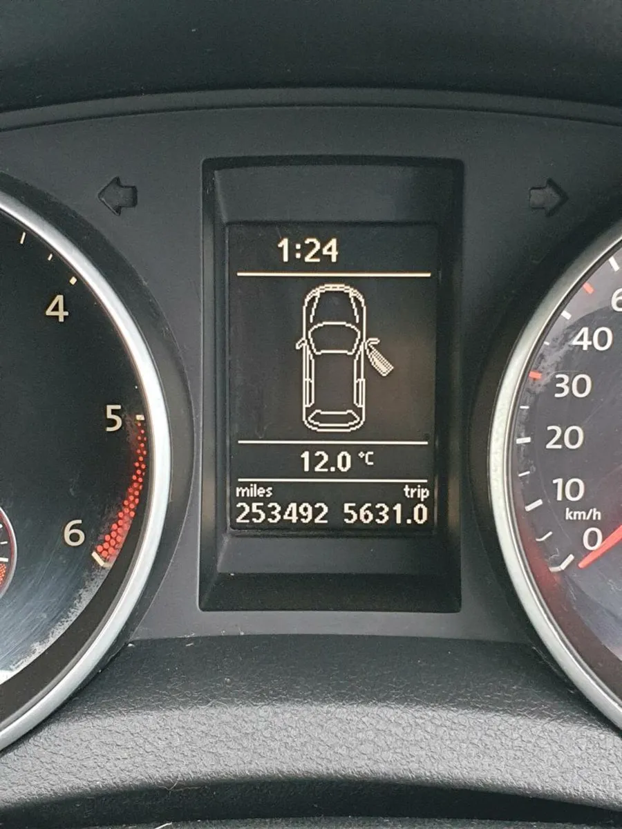 Volkswagen golf - Image 4