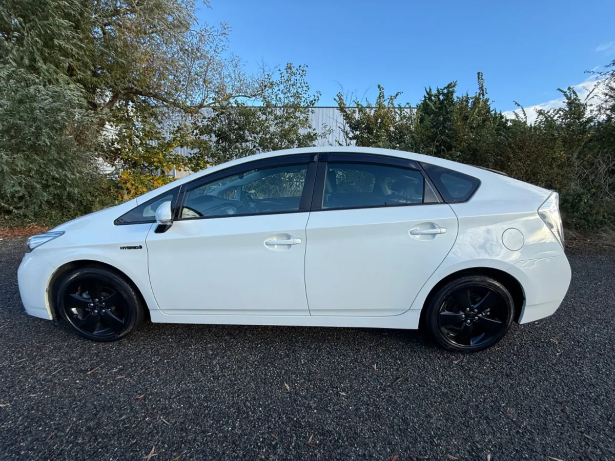 Toyota Prius 2014 G-Model - Image 4