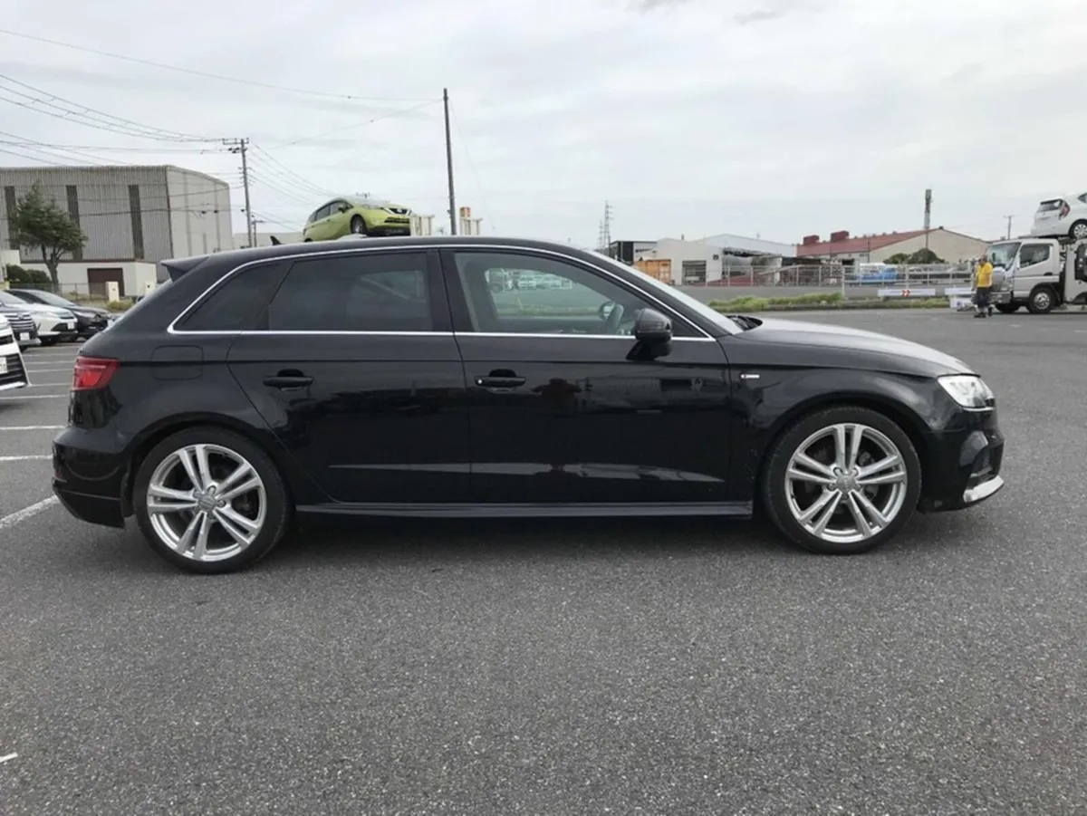 Audi A3 A3 S Line Package 1/2 leather electric sea - Image 4