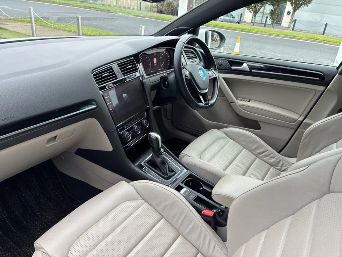 Volkswagen Golf 1.4 Highline DSG *Cream Leather* - Image 3