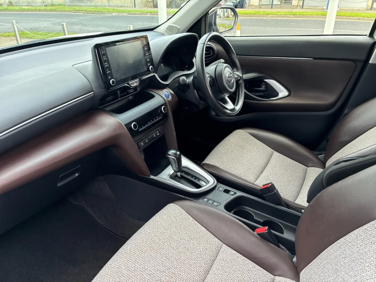 Toyota Yaris Cross 1.5L Petrol Hybrid Autoomatic - Image 3