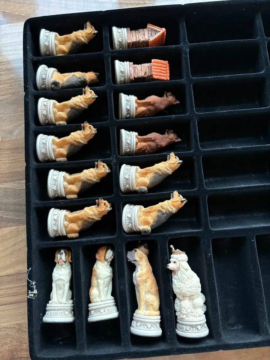 Hand painted "dog" chess pieces and board - Image 1