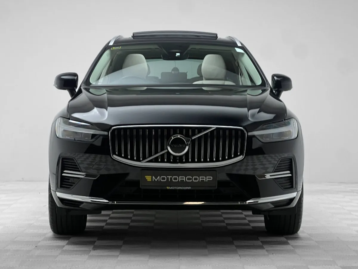Volvo XC60 PLUS T6 RECHARGE 2.0 AWD *PAN ROOF* - Image 2