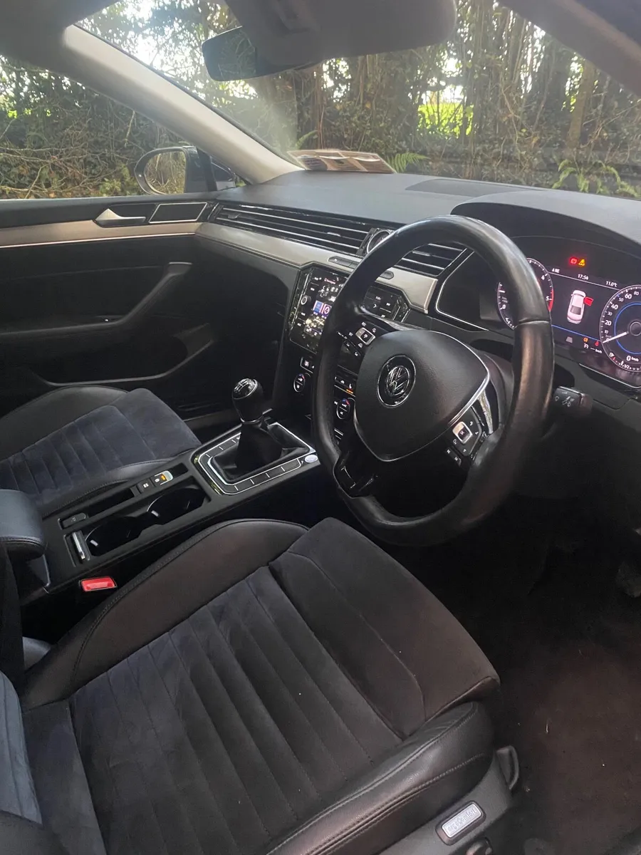 Volkswagen Passat 2018 - Image 2