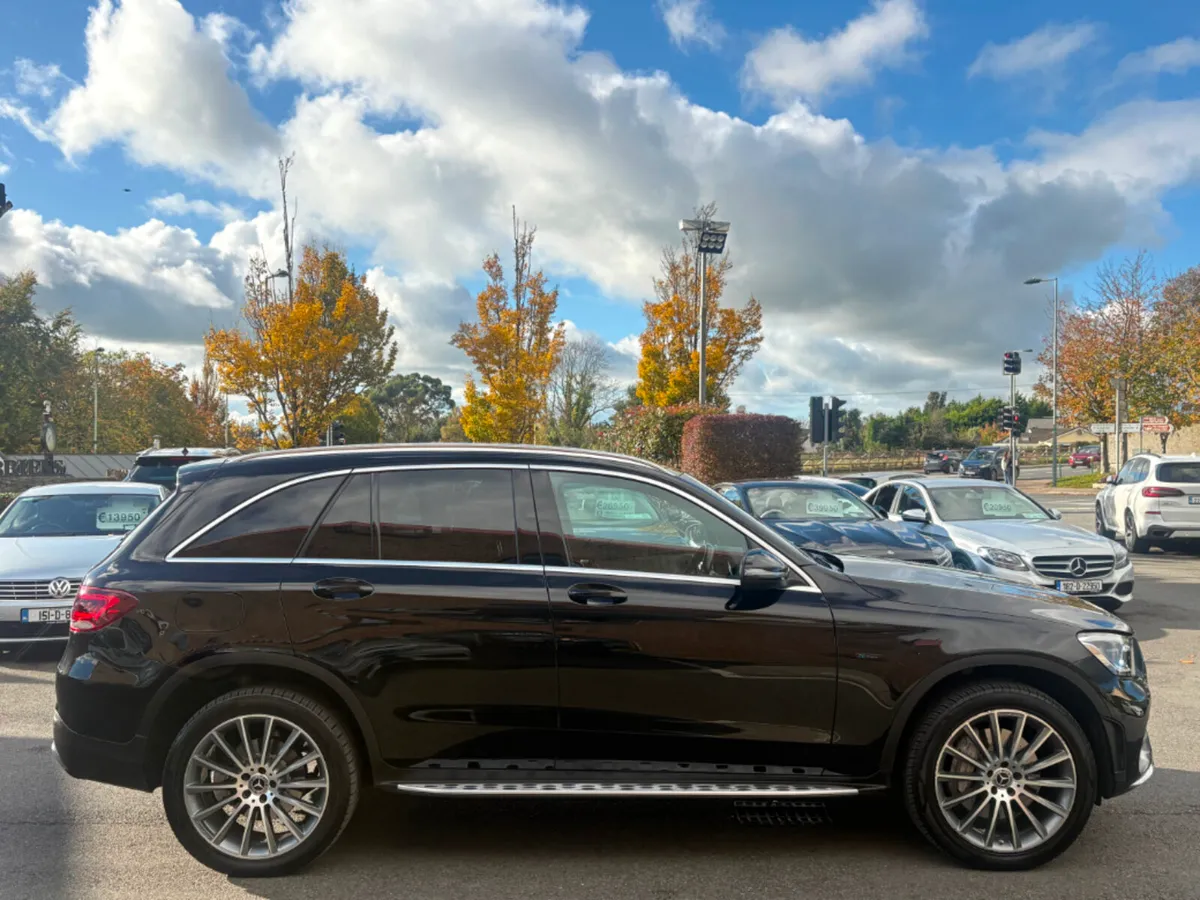 Mercedes-Benz GLC AMG Line Premium GLC 300 de *Fan - Image 4