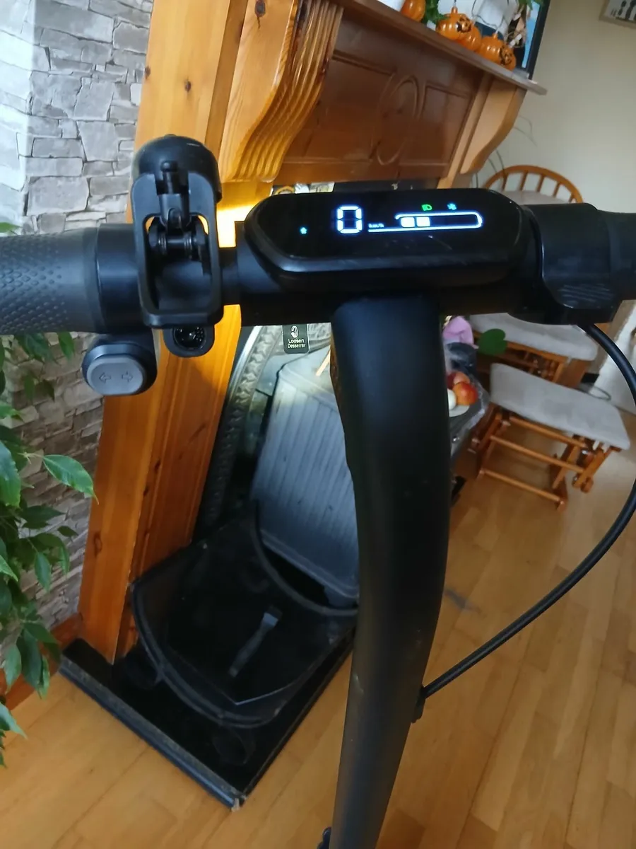Electric scooter - Image 2