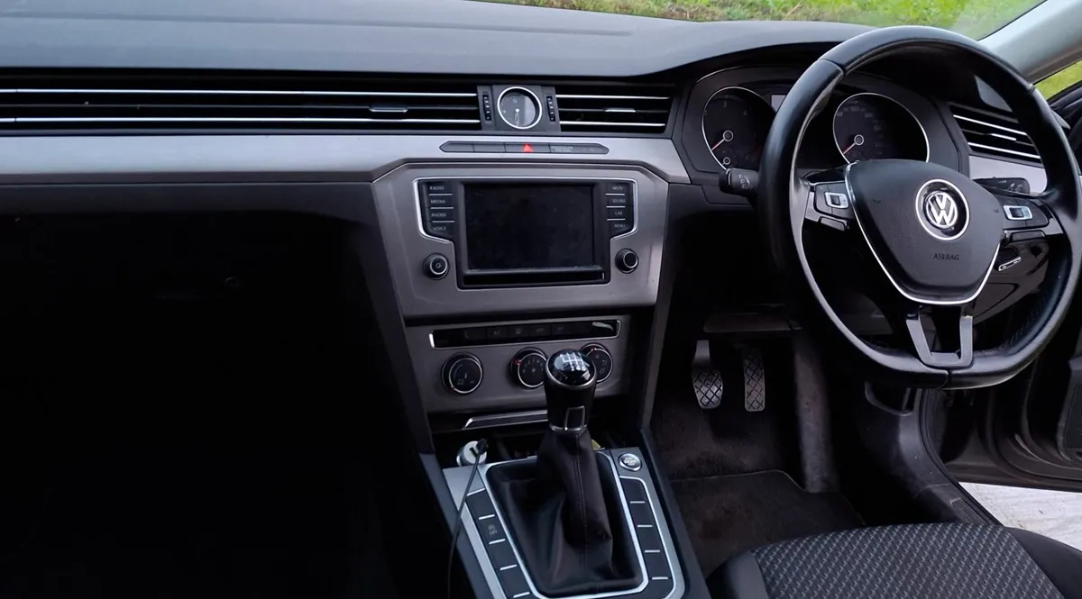 Volkswagen Passat 2017 - Image 4