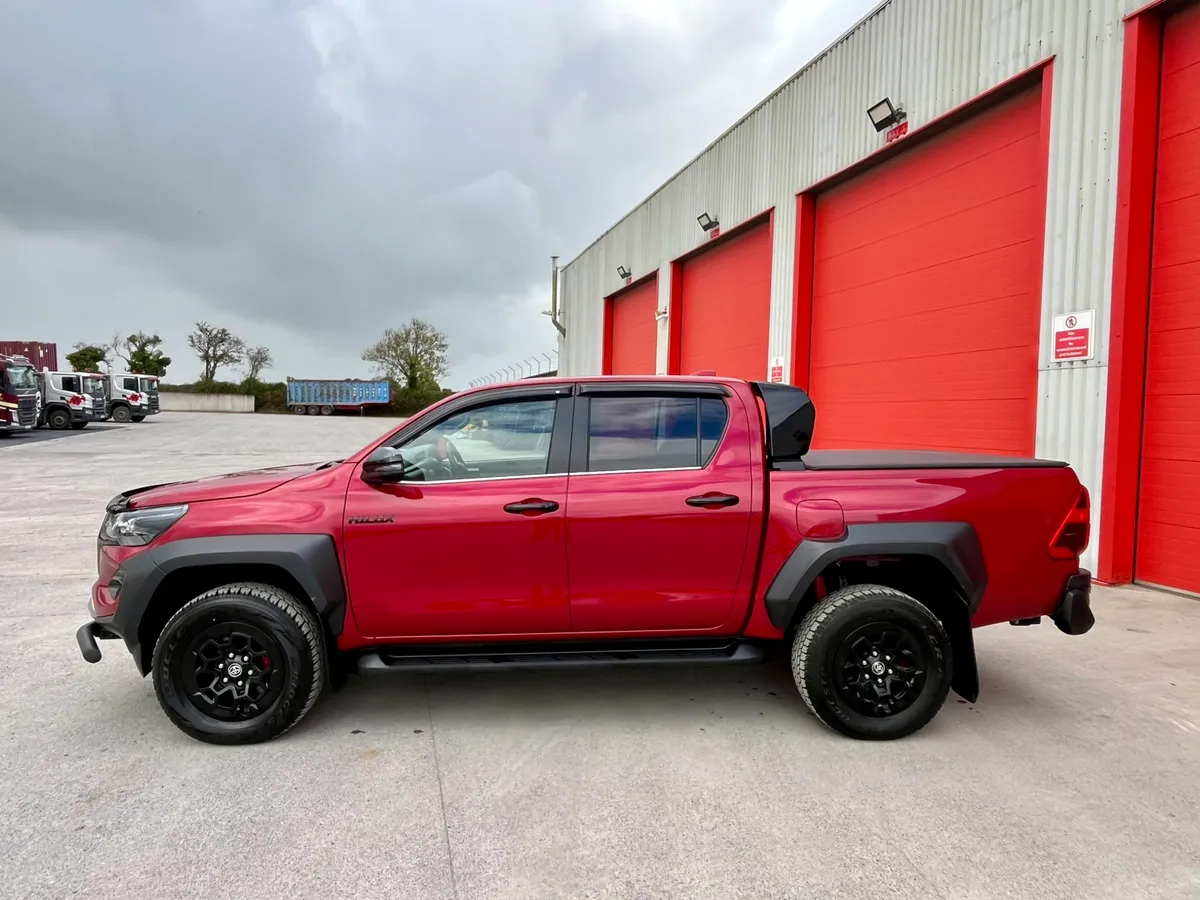 2025 Toyota Hilux GR Sport - Image 4