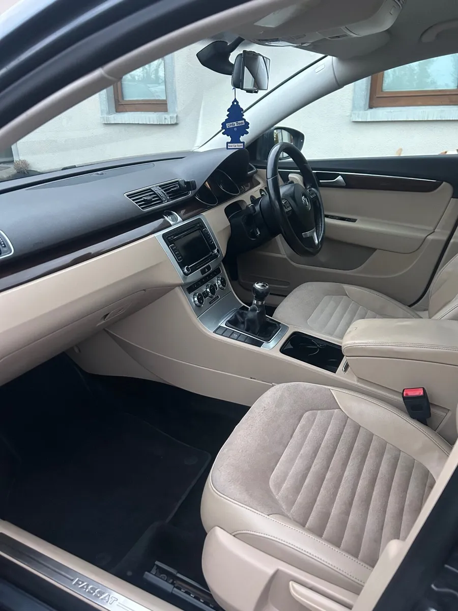 Volkswagen Passat 2012 - Image 3