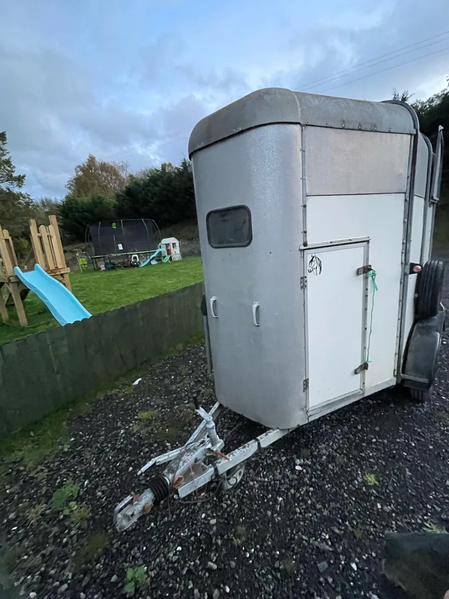 Horse box - Image 2