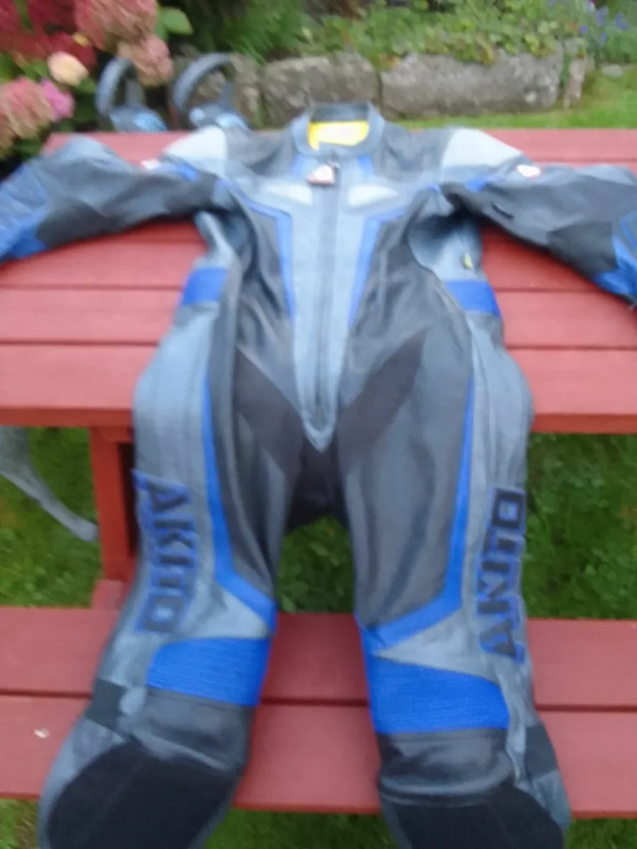 Leather motorcycle suit - Image 2