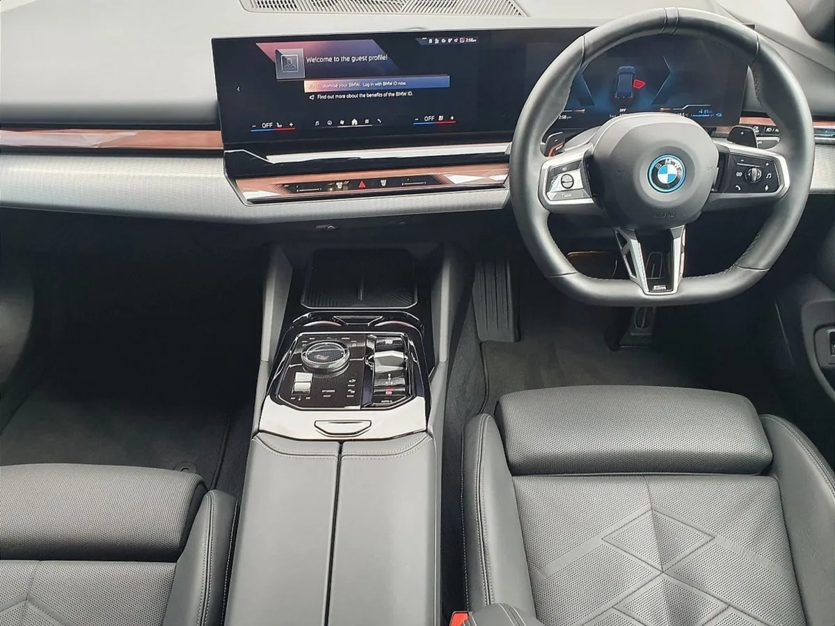 BMW 5 Series 530e M Sport Saloon - Image 4