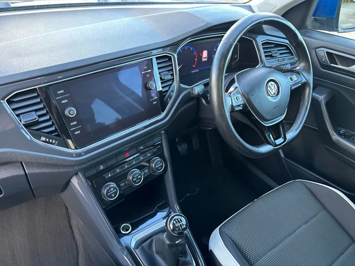 Volkswagen T-Roc Sport 1.0tsi 115HP Manual - Image 3