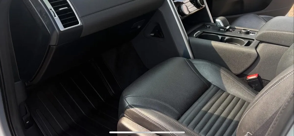 Land Rover Discovery 2022 - Image 4