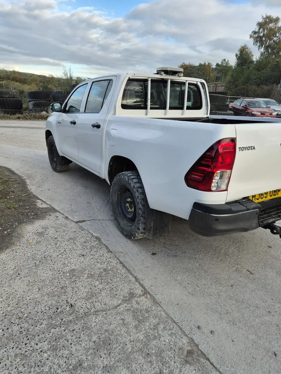 2019 Toyota Hilux Active 2.4L Diesel - Image 3