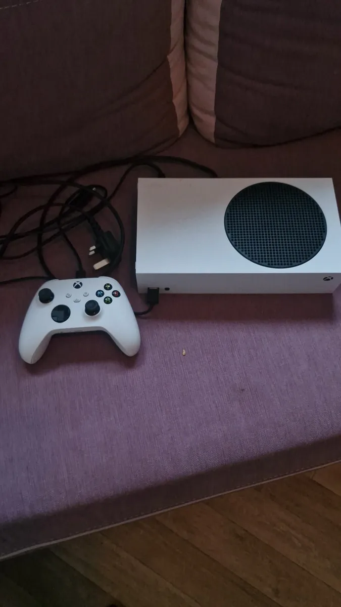 Good as new XBOX S SERIES - Image 2