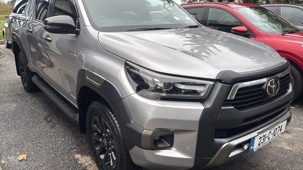Toyota Hilux 2023 - Image 2