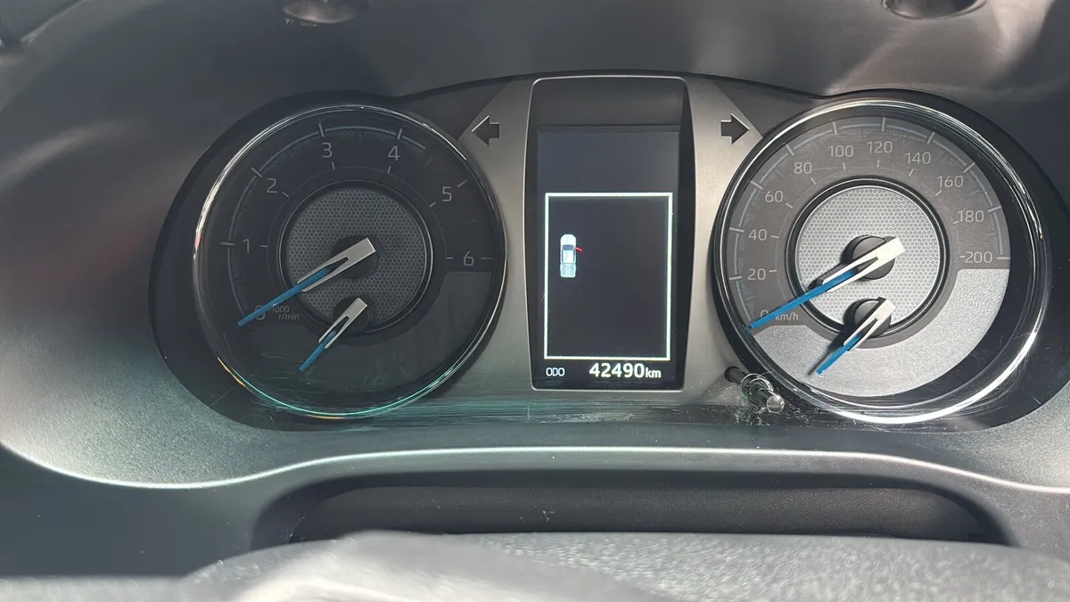 Toyota Hilux 2023 - Image 3