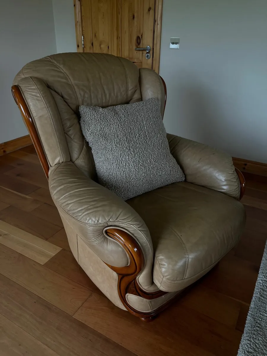 3-Piece Sofa Suite + Footrest - Image 1
