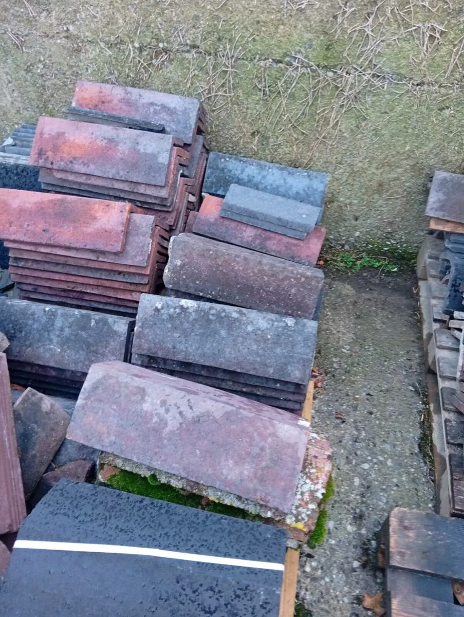 Various ridge tiles - Image 1
