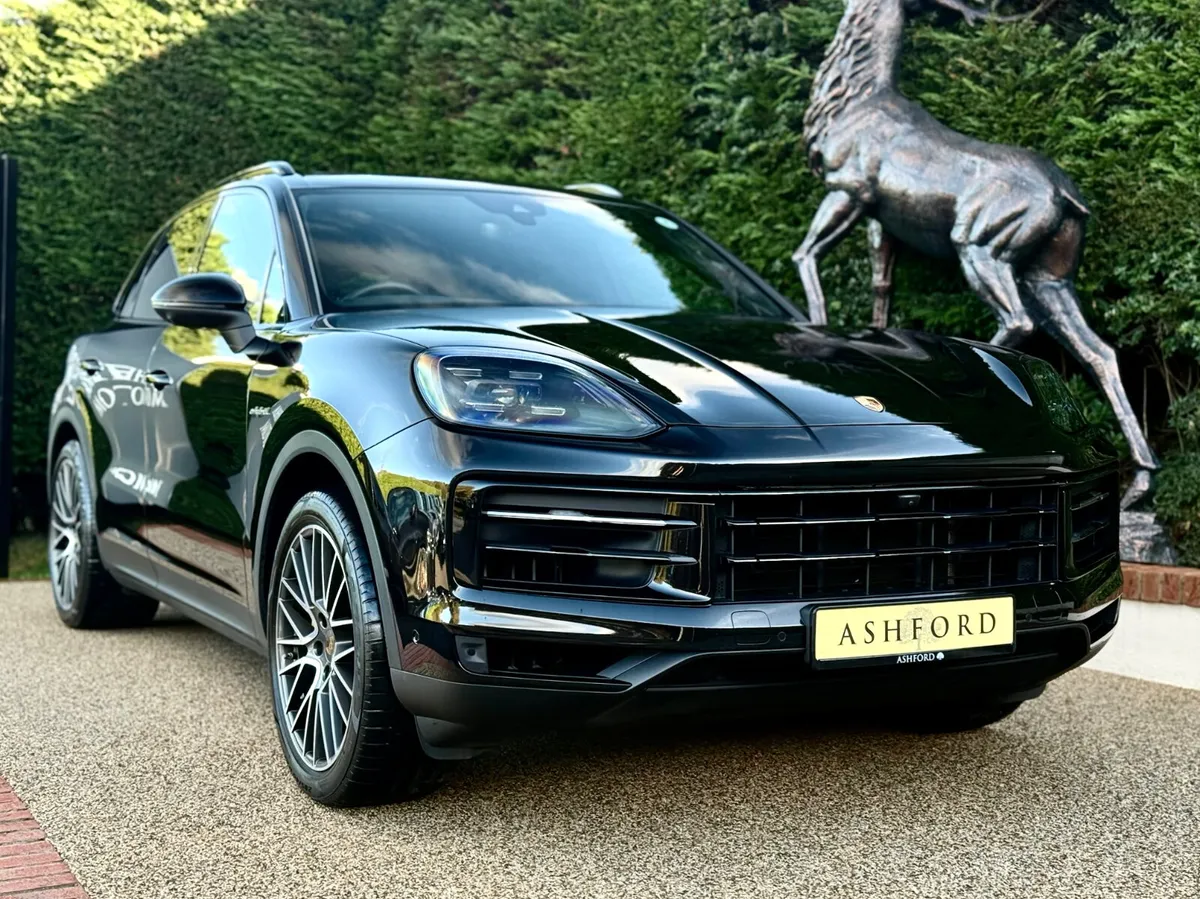 Porsche Cayenne new model great spec - Image 1