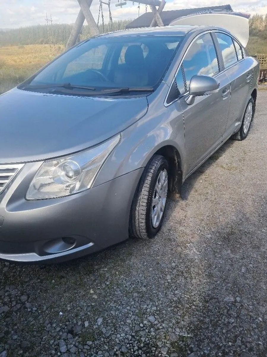 2010 Toyota Avensis - Image 1
