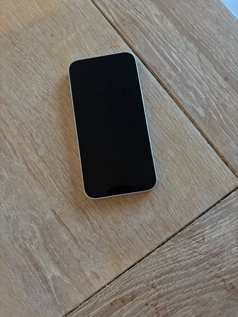 iPhone 13 - Image 1