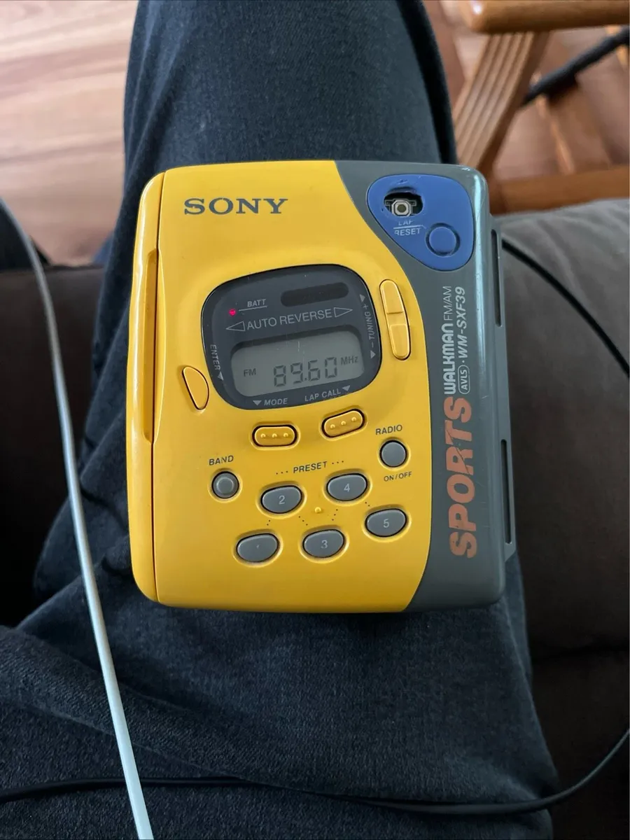 Sony Sports Walkman. Tested. Yellow. - Image 2