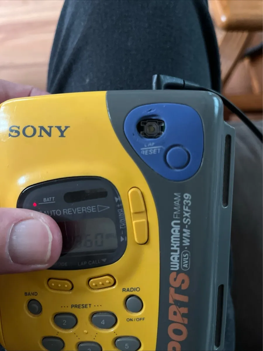 Sony Sports Walkman. Tested. Yellow. - Image 3