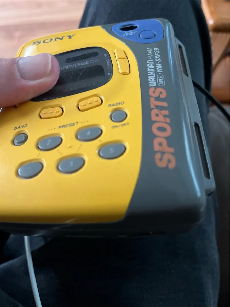 Sony Sports Walkman. Tested. Yellow. - Image 4