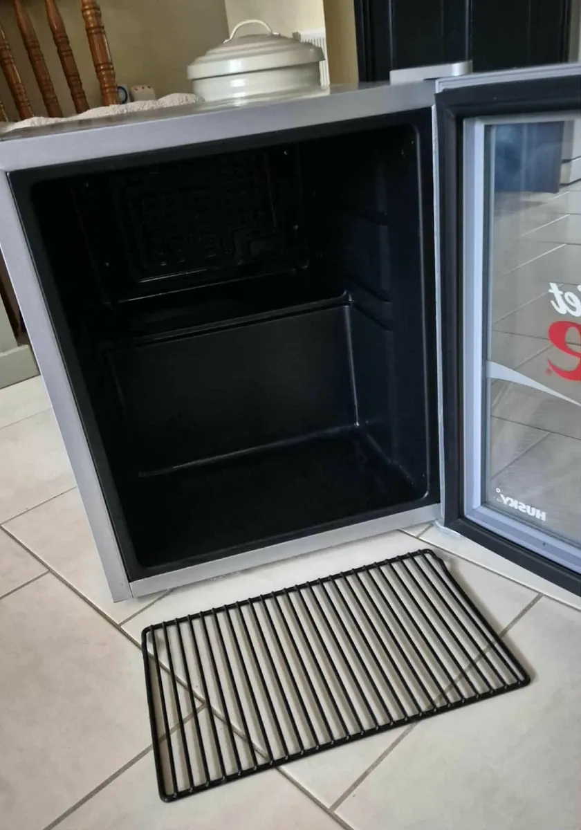 Husky Diet Coke Design Glass Door Fridge - Image 4